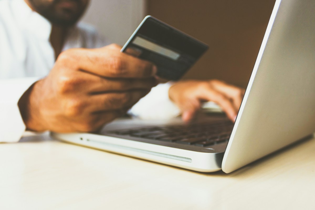 E-commerce transaction security and online retail evaluation showing digital payment checkout, product terms, and seller verification